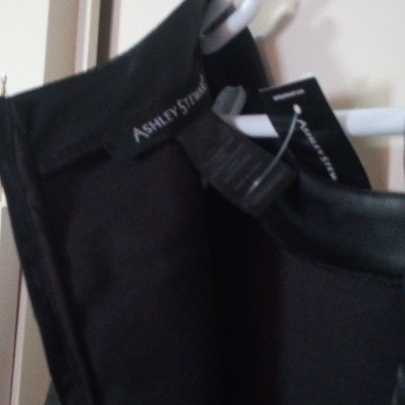 Women's Top - Picture 10 of 14